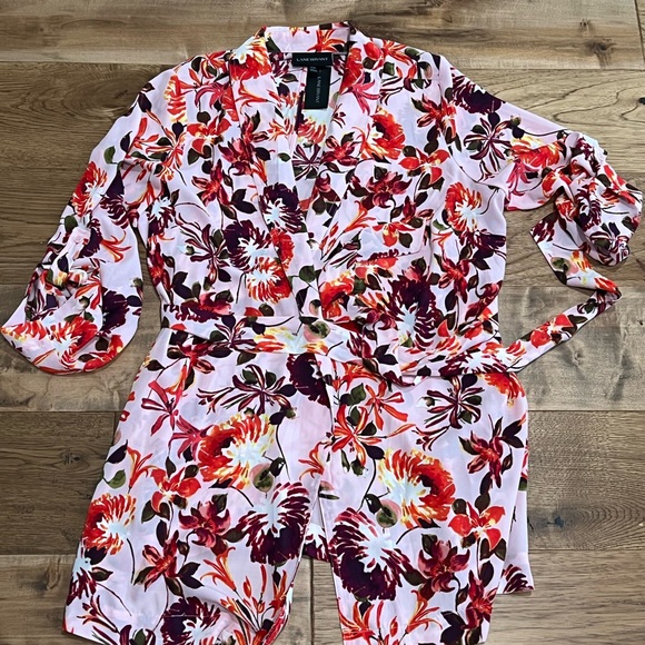 Beautiful Lane Bryant Floral Wrap Top w/Pockets; Size 14/16 *NWT* - Picture 3 of 8